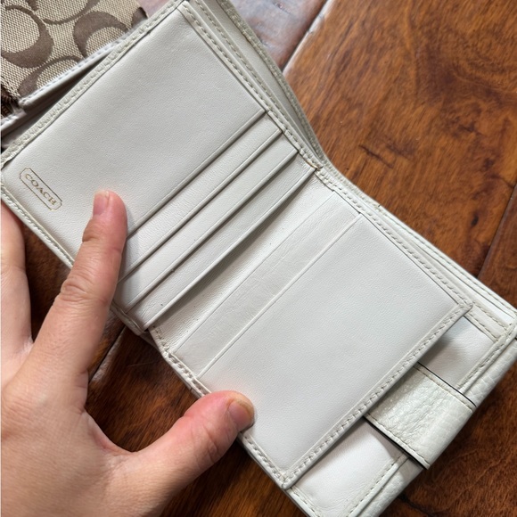 Coach Brown and Cream Signature bag with wallet - Picture 4 of 8